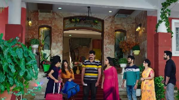 సేట్కు ఇల్లు మొత్తం చూపించి