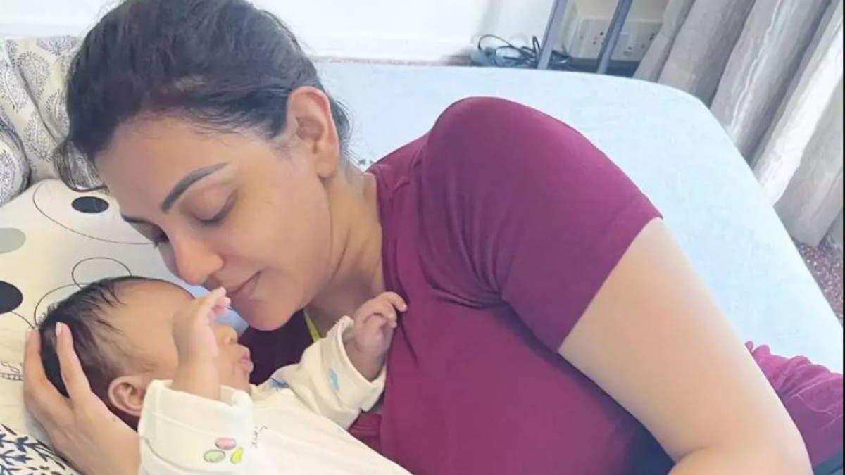 స్టార్ హీరోల సరసన నటిస్తూ..