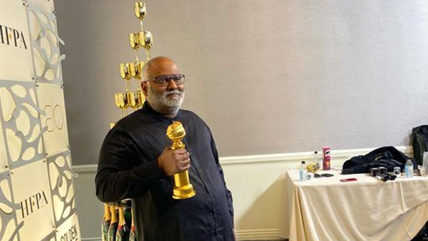 కీరవాణి చేతిలో అవార్డు