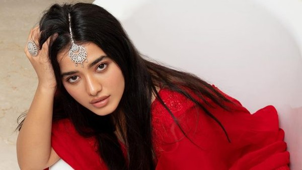  మళ్లీ రెచ్చిపోయిన కేతిక శర్మ.. చాలీ చాలని బట్టల్లో అందాల ప్రదర్శన