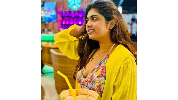 రీతూ బీచ్ పిక్స్ వైరల్‌గా