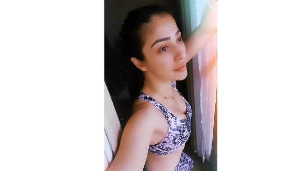 హాట్ సెల్ఫీతో రచ్చ..