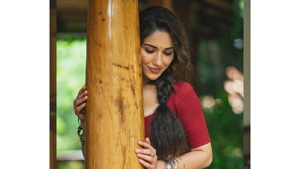 సోషల్ మీడియాలో ఫుల్ బిజీ