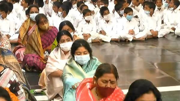 పుట్టపర్తిలో సాయి పల్లవి