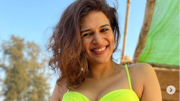 జర్నలిజంలో పట్టా..