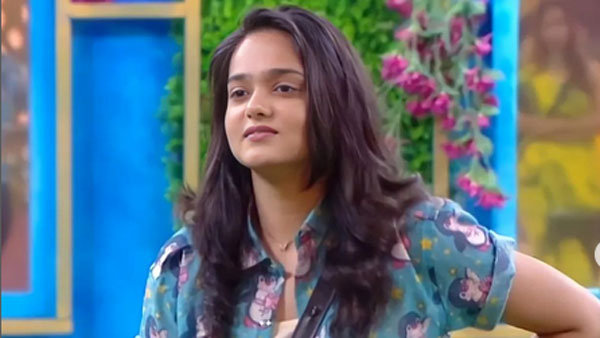 సోషల్ మీడియాలో బిజీగా