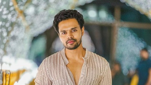 పాపులర్ యూట్యూబర్ తో..