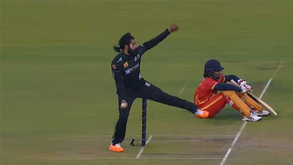 నాన్ స్ట్రైకర్ సిట్టింగ్