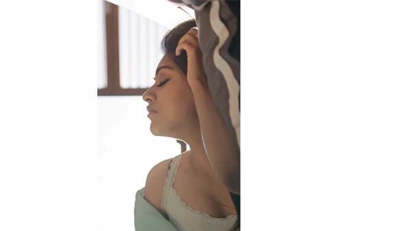 బెడ్‌పై రెచ్చిపోయిన బ్యూటీ