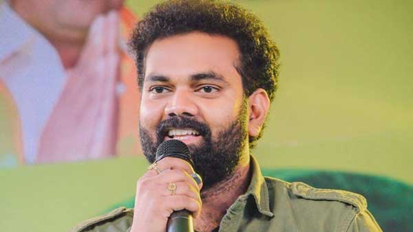 పేరుకే వాళ్లు... అంతా అతడే