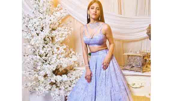 వల్గర్ గా అనిపించకుండా..