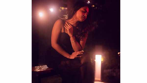 హాట్ ట్రీట్‌తో రెచ్చగొడుతూ