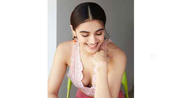 మోడల్ నుంచి నటిగా..