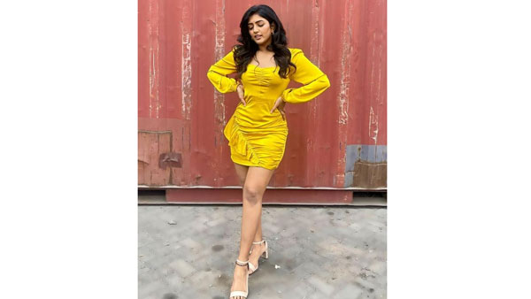 ఎక్కువగా హాట్ షో చేస్తోంది