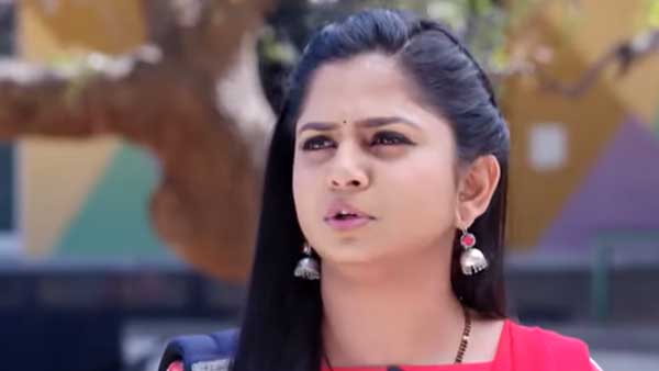 చీరతో వసు సెల్ఫీలు..