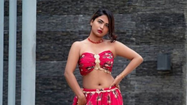 టైటిల్ విన్నర్ తో..