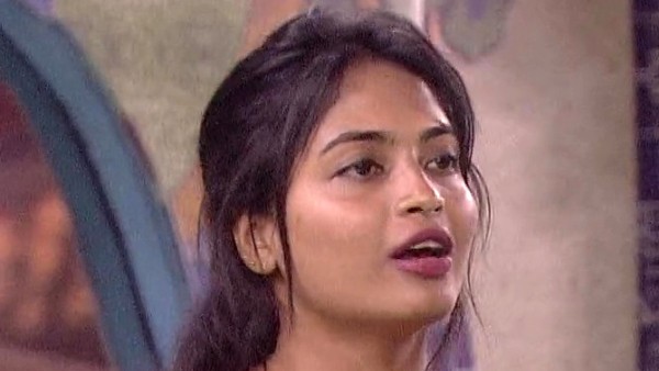 ఎద అందాలతోపాటు..