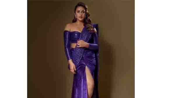  క్లివెజ్ షో..లెగ్స్ అందాలు