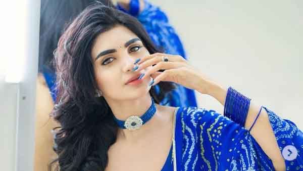 సోషల్ మీడియాలో బిజీగా