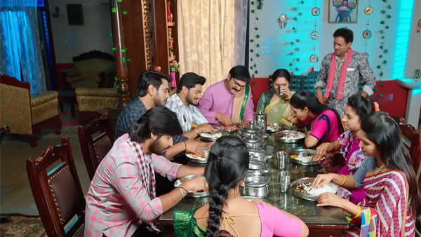 పెళ్లి రోజును సెలబ్రేట్ చేయాలని..