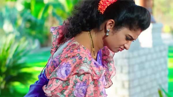 పాత ఇంట్లో సందడిగా..