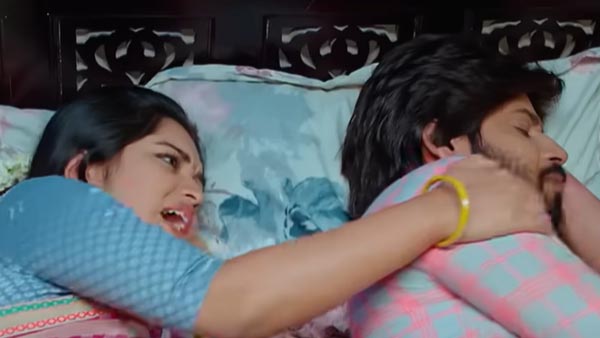 మల్లెపూలతో రెచ్చగొట్టిన జానకి