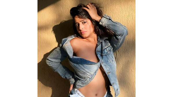 సోషల్ మీడియాలో ఫుల్ బిజీ