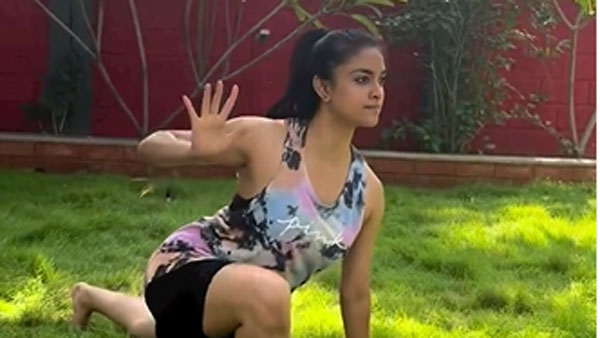 తడిచిన అందాలతో..