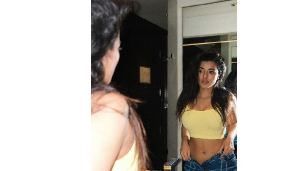 బాత్రూం పిక్స్ వదిలిందిగా