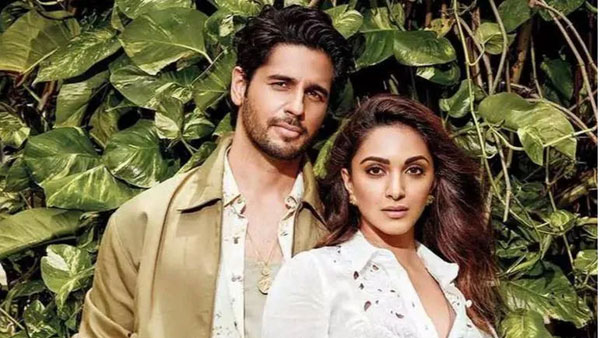 ఫ్యాషన్ డిజైనర్లు, మేకప్ ఆర్టిస్టులతో హంగమా