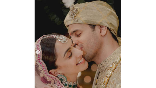 సినీ సెలబ్రిటీలో డ్యాన్సులతో..