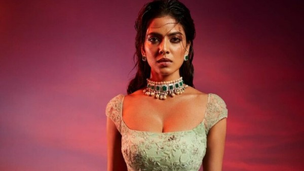 క్యూ కట్టిన అవకాశాలు..