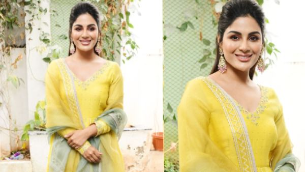 మీనాక్షి అనే టీచర్‌గా