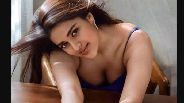 గ్లామర్ ట్రీట్‌తో రెచ్చిపోతూ