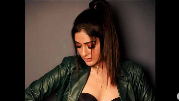 హాట్ రోల్.. ఫుల్ పాపులారిటీ