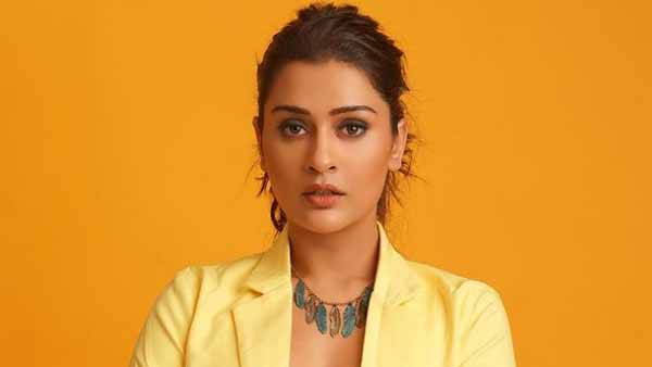 సోషల్ మీడియాలో సందడి