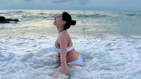 గర్భంతోనూ పూజా హల్చల్