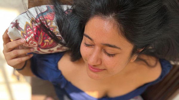 ఎద అందాలతో ఘాటుగా..