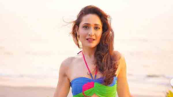 ఆ సాంగ్ హిట్.. ఖాళీగానే