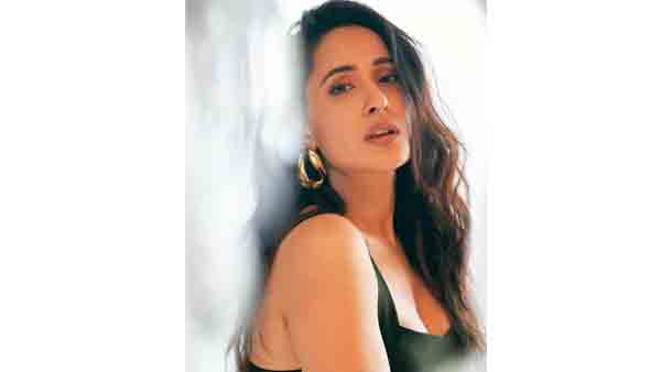 సోషల్ మీడియాలో రచ్చ