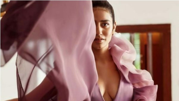 సోషల్ మీడియాలో సందడిగా