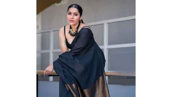 హాట్ ఫొటోలతో రచ్చ