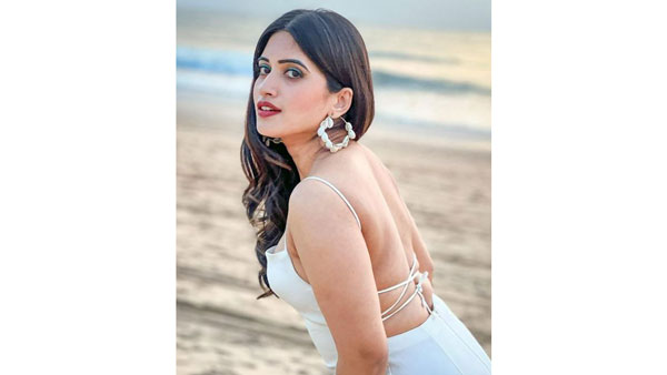 స్రవంతి హాట్ పిక్స్ వైరల్