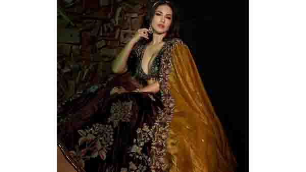 మరోసారి హాట్ ట్రీట్