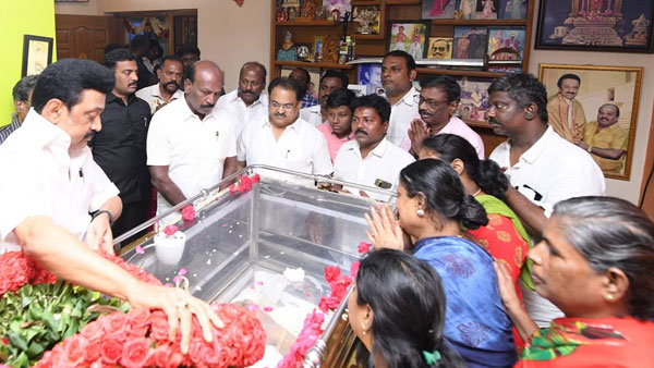 సీఎం స్టాలిన్ శ్రద్దాంజలి.. అంత్యక్రియలు పూర్తి