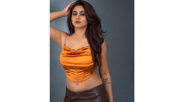 షార్ట్ డ్రెస్‌లో వర్షిణి రచ్చ