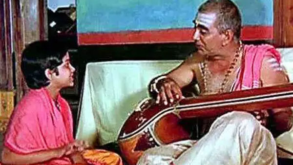 మొదట థియేటర్స్ ఖాళీగా..