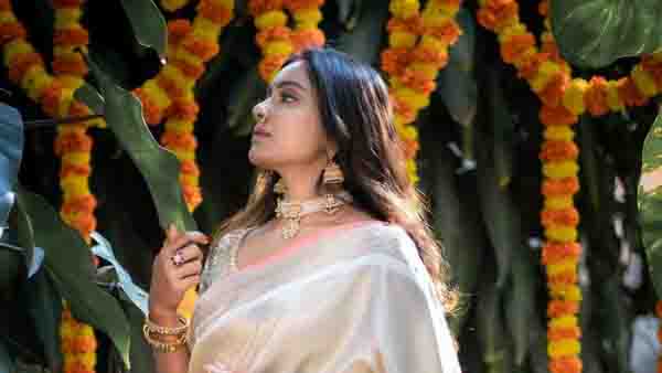 క్యూట్ లుక్స్‌తో కవ్విస్తూనే