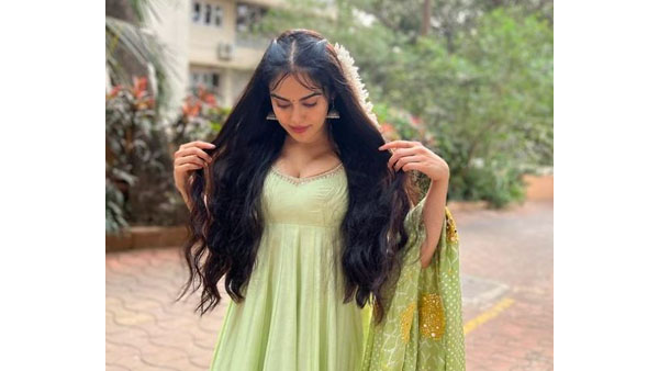 అందాలను దాచకుండా