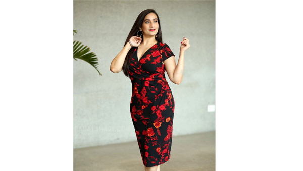 మంజూష రెచ్చిపోయింది